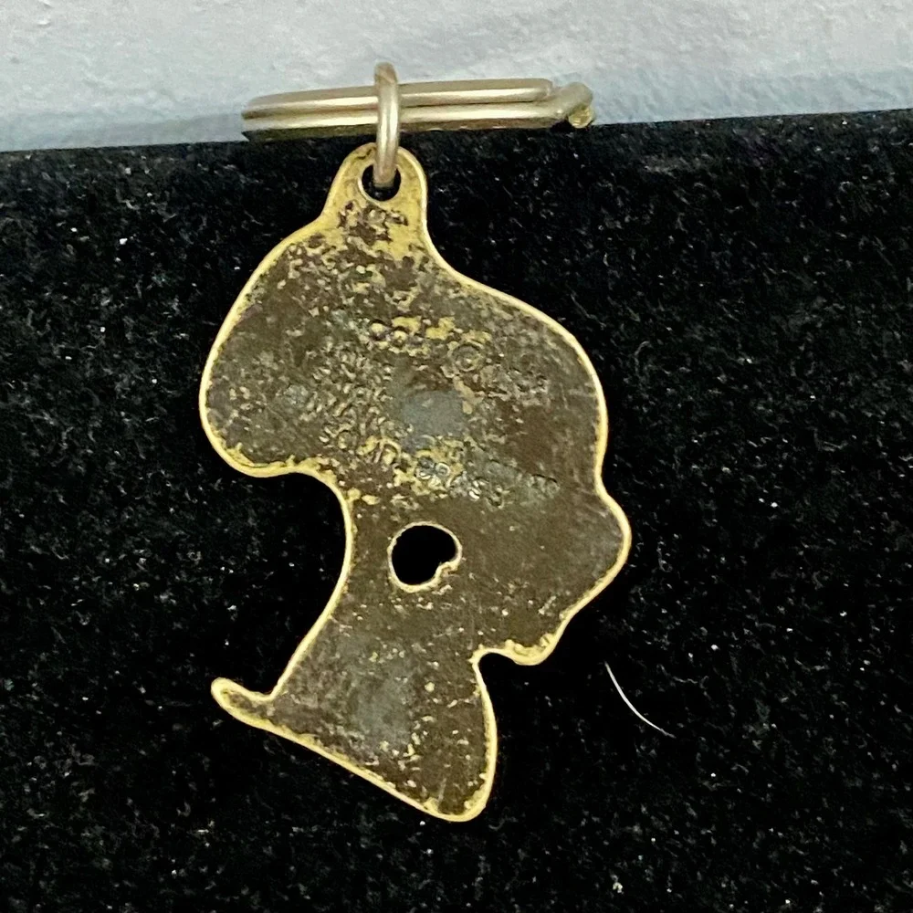 Peanuts Vtg 1958‎ Snoopy Holding Heart Solid Brass Keychain Aviva Rare